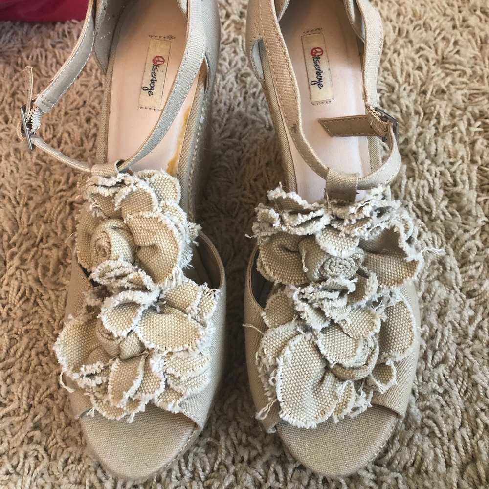 Sandals - Picture 2 of 7